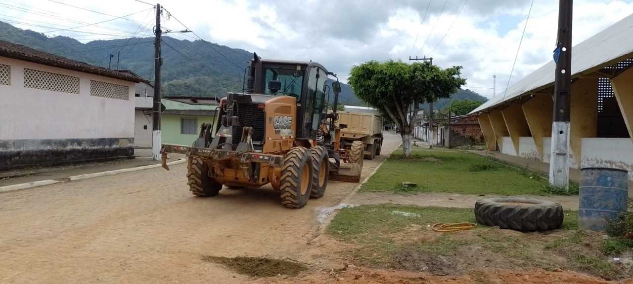 Camacã: Prefeitura intensifica o serviço de terraplanagem para construção da nova creche de Jacareci